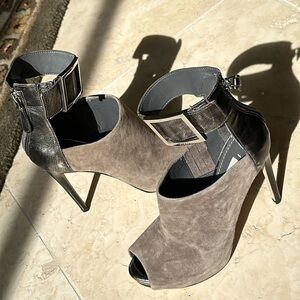 NEW! GUESS Leather high heel shoes size 5:1/2 M